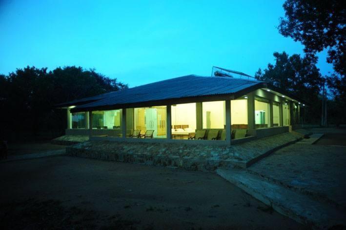 Crocodile Park Bungalow Kataragama Ngoại thất bức ảnh