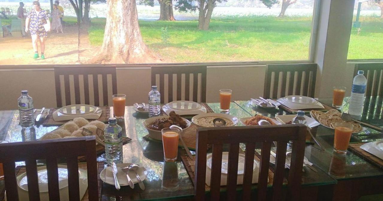 Crocodile Park Bungalow Kataragama Ngoại thất bức ảnh